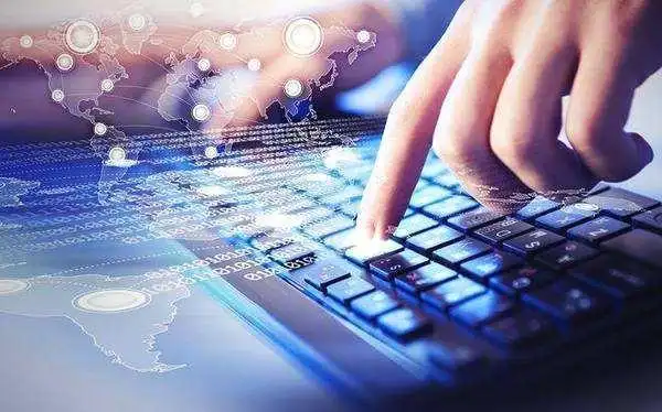 互联网商业模式迭代：从流量订阅、SaaS到Token/任务计量型智能服务的价值核算研究